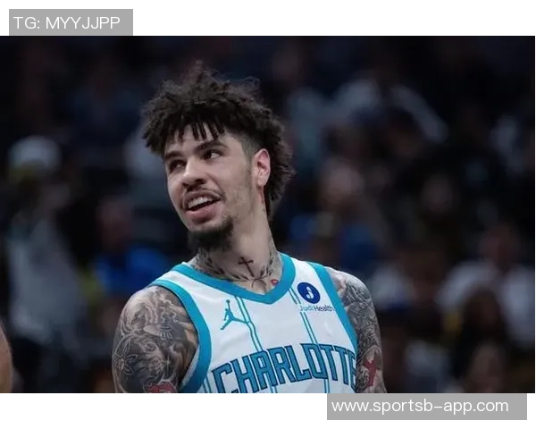 拉梅洛鲍尔第三节三分球精准发力助球队逆转拿下22分表现惊艳