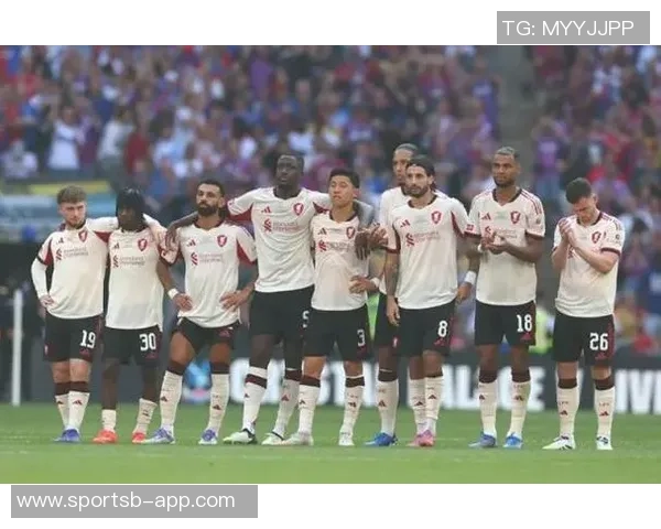 赫拉芬贝赫谈与柯蒂斯琼斯搭档默契期待球队延续良好状态 赫拉芬贝赫谈与柯蒂斯琼斯搭档默契期待球队延续良好状态